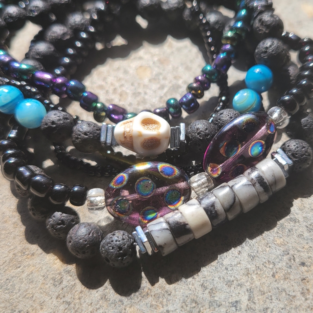 ร6 Hematite Skull Halloween Crystal Glass Lava Bead Bracelet Set - Picture 2 of 5